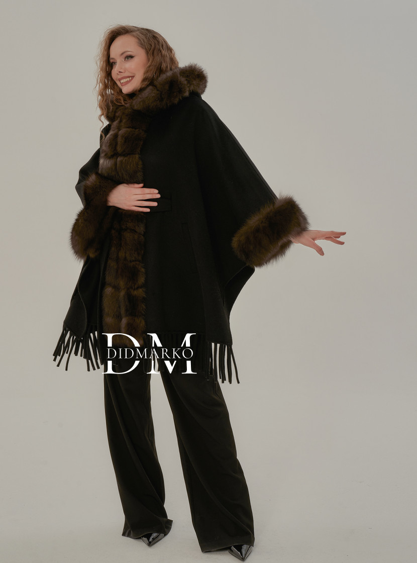 Шерстяное пончо в стиле бохо