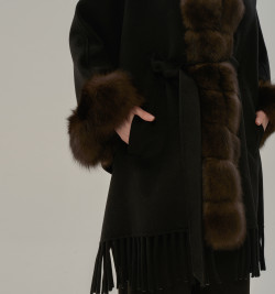 Шерстяное пончо в стиле бохо