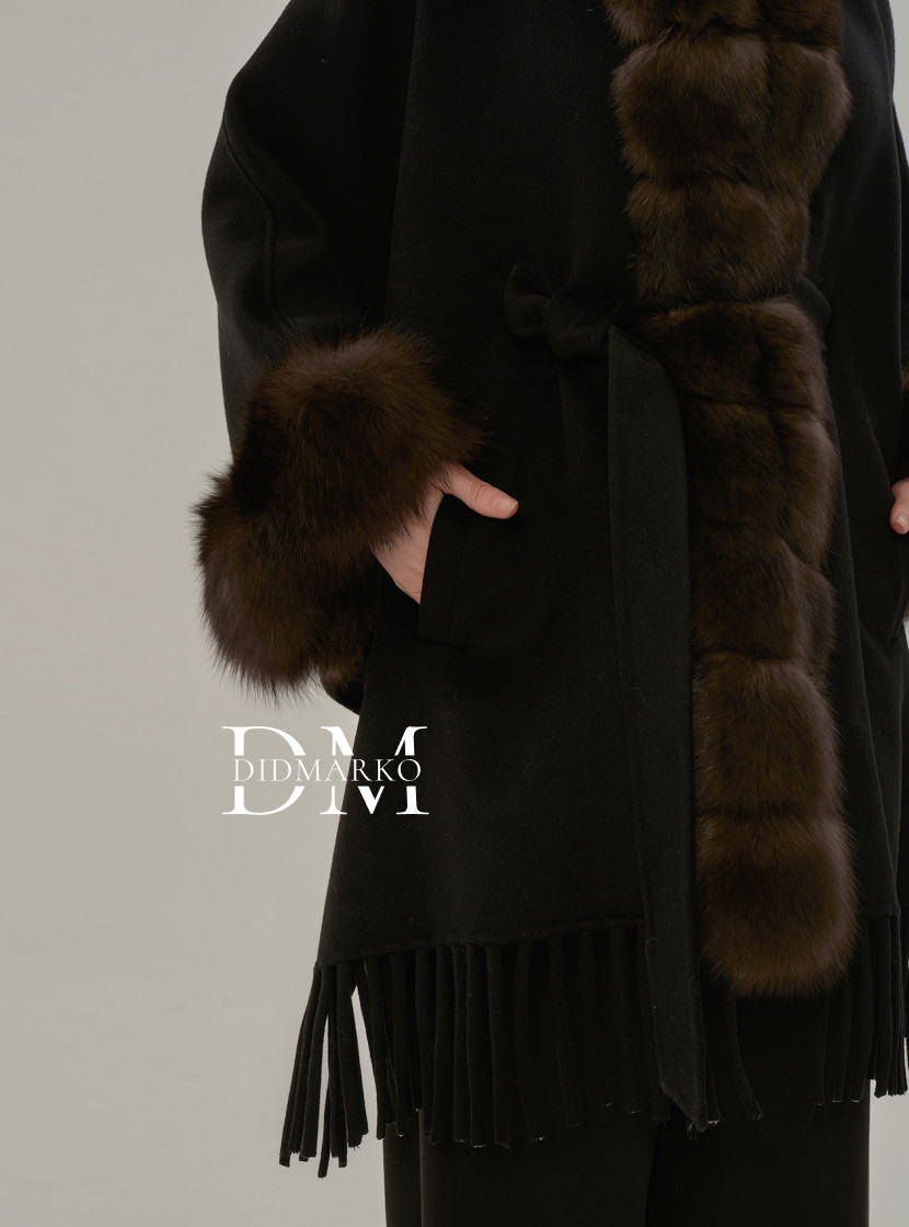 Шерстяное пончо в стиле бохо