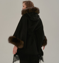 Шерстяное пончо в стиле бохо