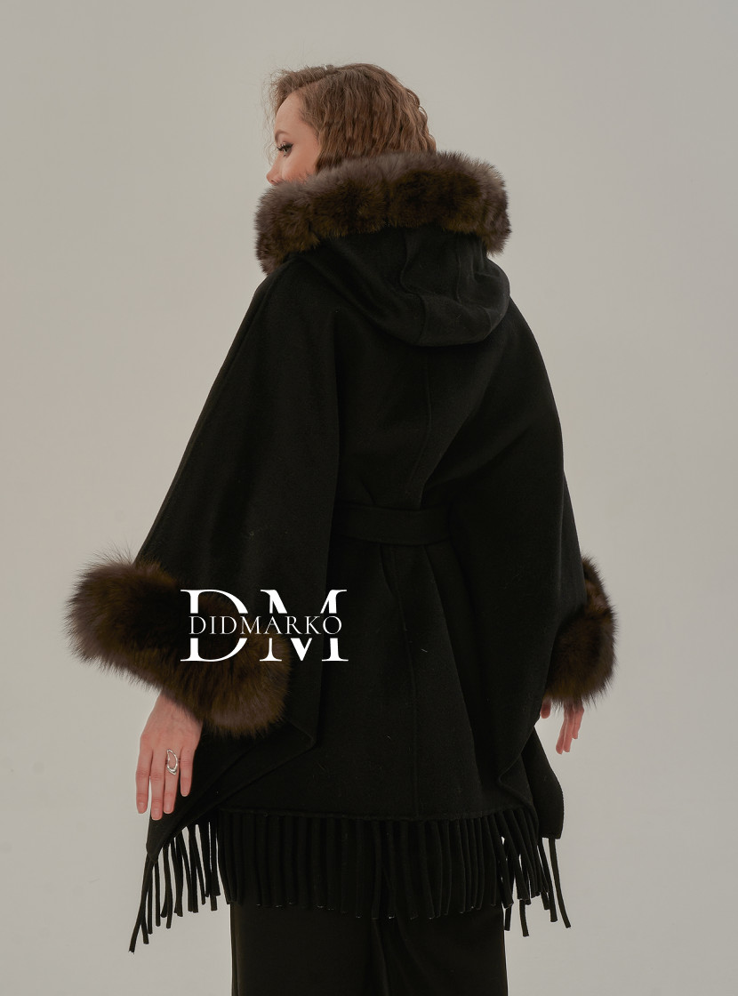 Шерстяное пончо в стиле бохо