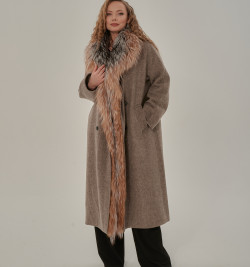 Стильное пальто c мехом лисы
