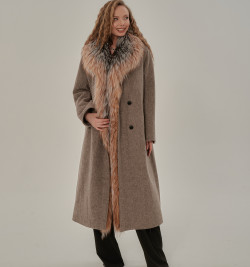 Стильное пальто c мехом лисы