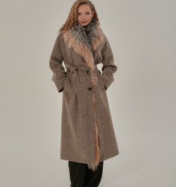Стильное пальто c мехом лисы