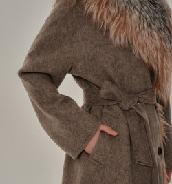 Стильное пальто c мехом лисы