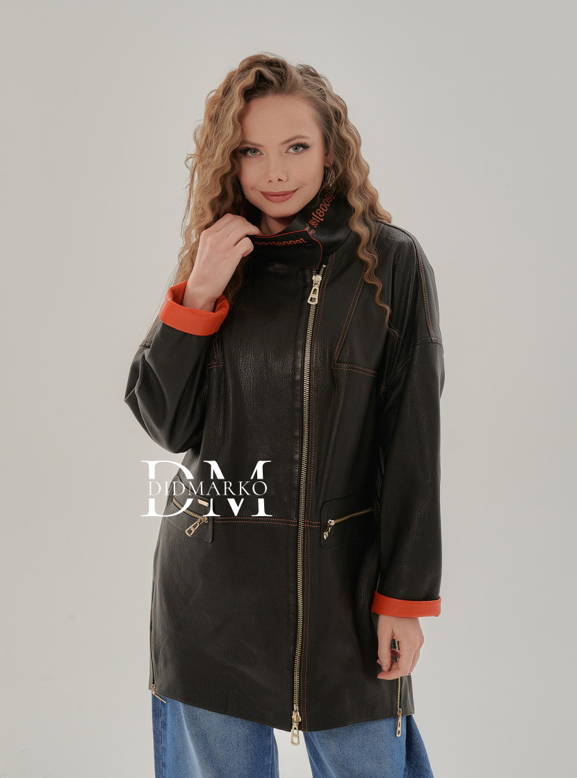 Удлиненная кожаная куртка из итальянской коллекции 