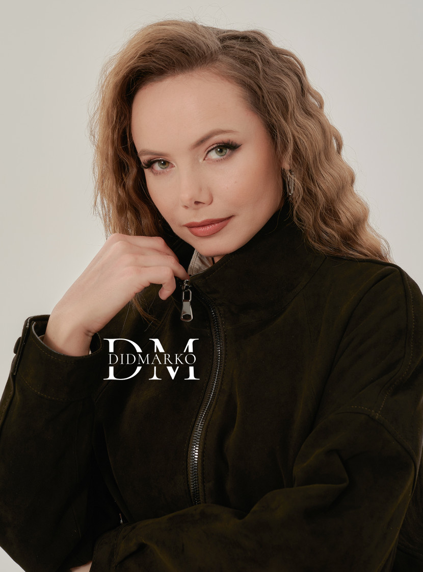 Замшевая куртка женская на молнии