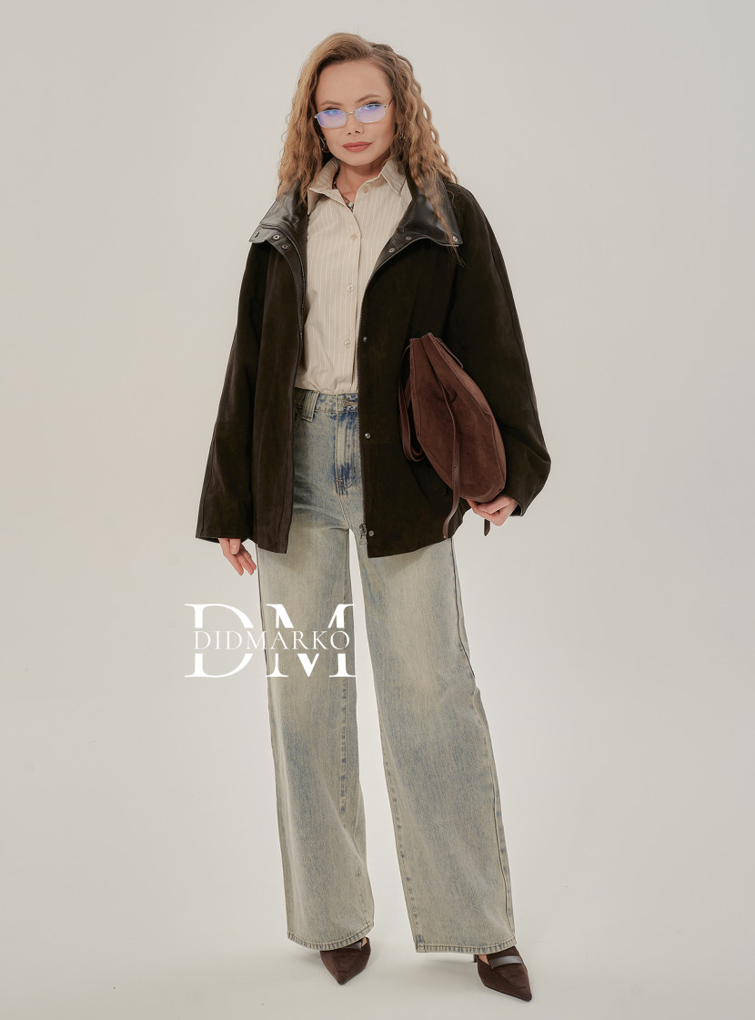 Стильная замшевая куртка коричневого цвета