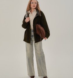 Стильная замшевая куртка коричневого цвета