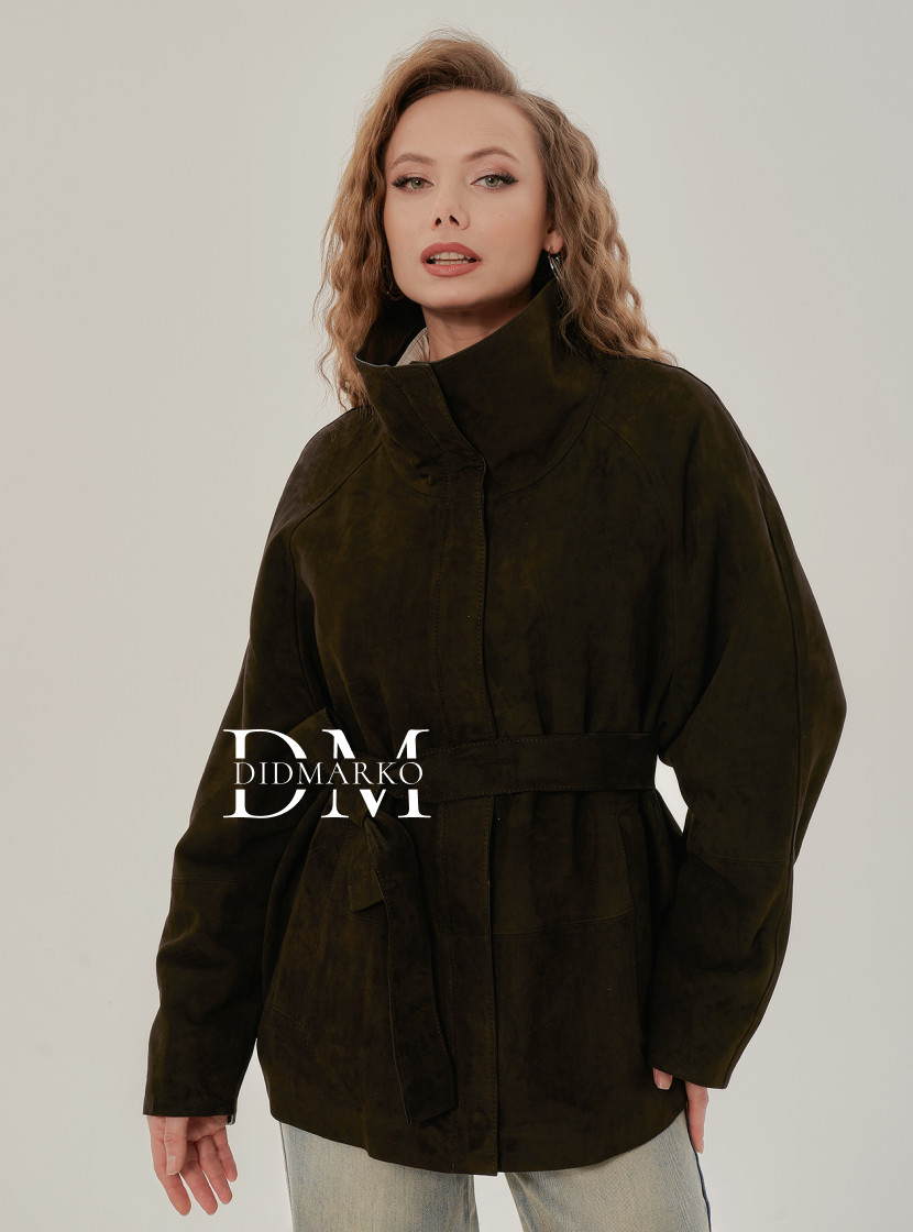 Стильная замшевая куртка коричневого цвета