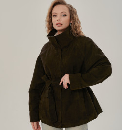 Стильная замшевая куртка коричневого цвета