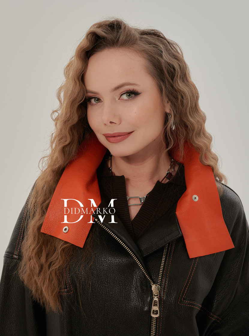 Удлиненная кожаная куртка из итальянской коллекции 