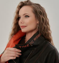 Удлиненная кожаная куртка из итальянской коллекции 