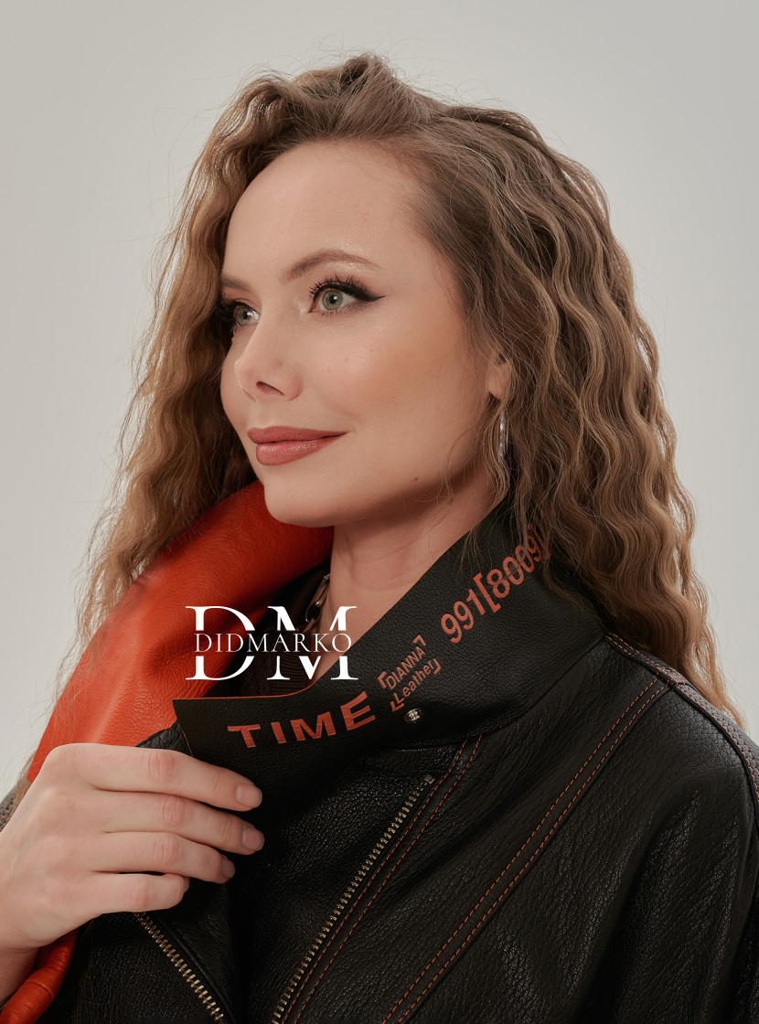 Удлиненная кожаная куртка из итальянской коллекции 