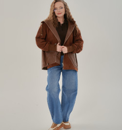 Замшевая куртка с капюшоном 