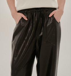 Брюки из натуральной кожи на резинке