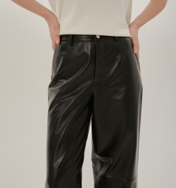 Черные брюки из кожи прямые 