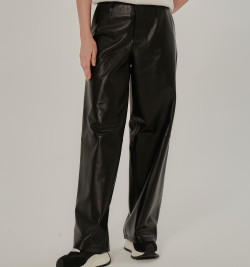 Черные брюки из кожи прямые 