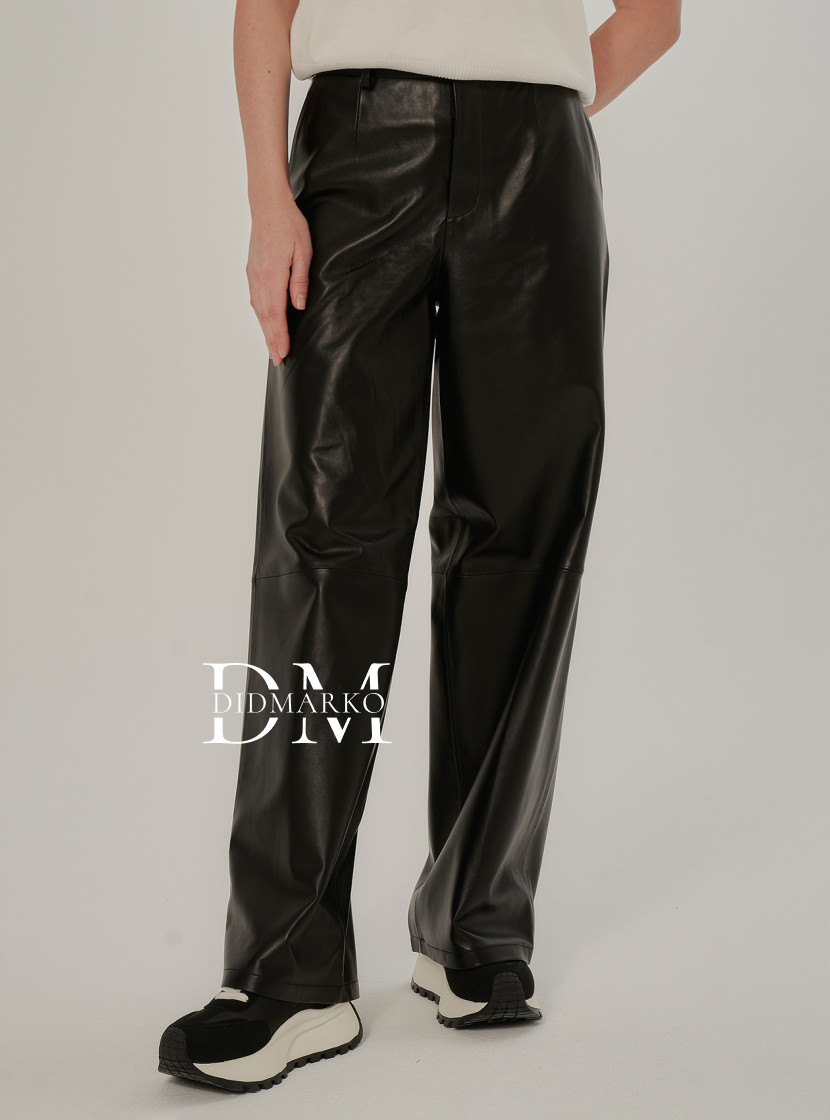 Черные брюки из кожи прямые 