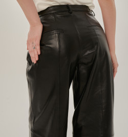 Черные брюки из кожи прямые 