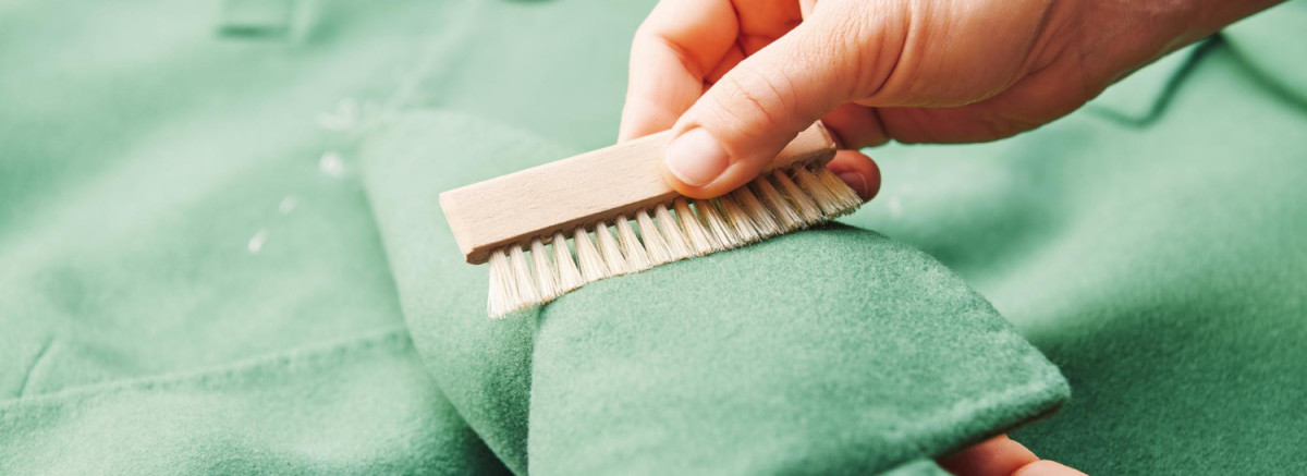 Как продлить срок службы верхней одежды: советы по хранению и уходу