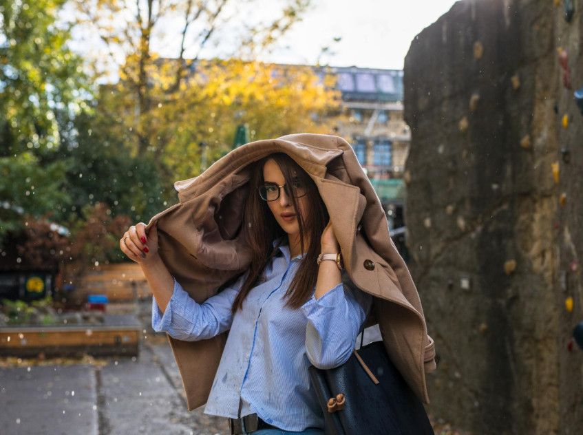 Что надеть в дождь и ветер? Водоотталкивающие куртки и плащи