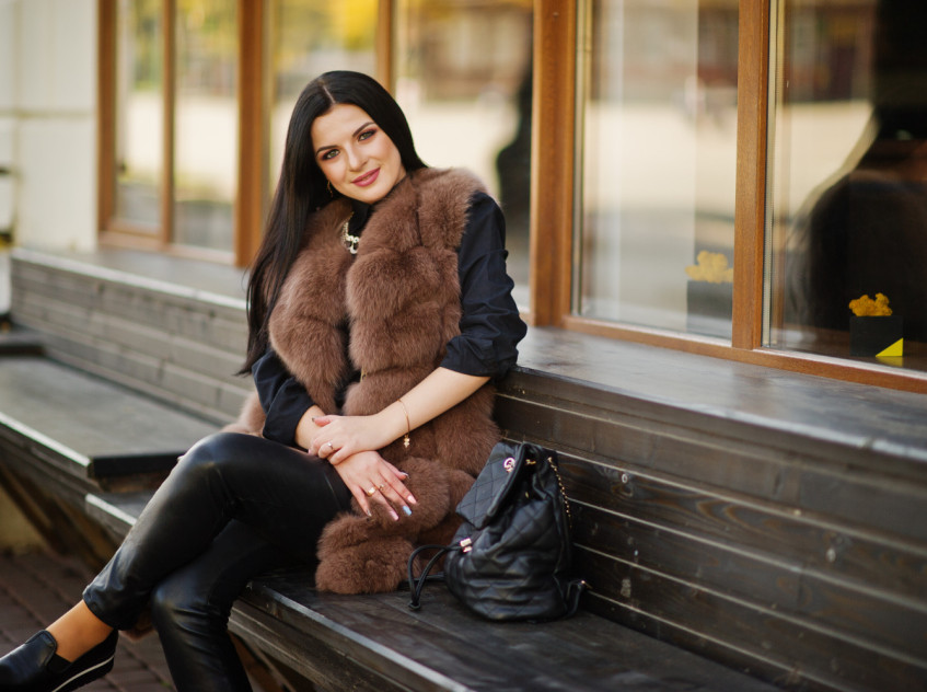 Меховой жилет в офисе: как добавить роскошь в деловой стиль без нарушения дресс-кода