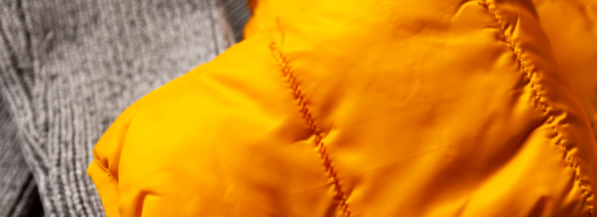 Пуховики vs. синтетические утеплители: что теплее и долговечнее?