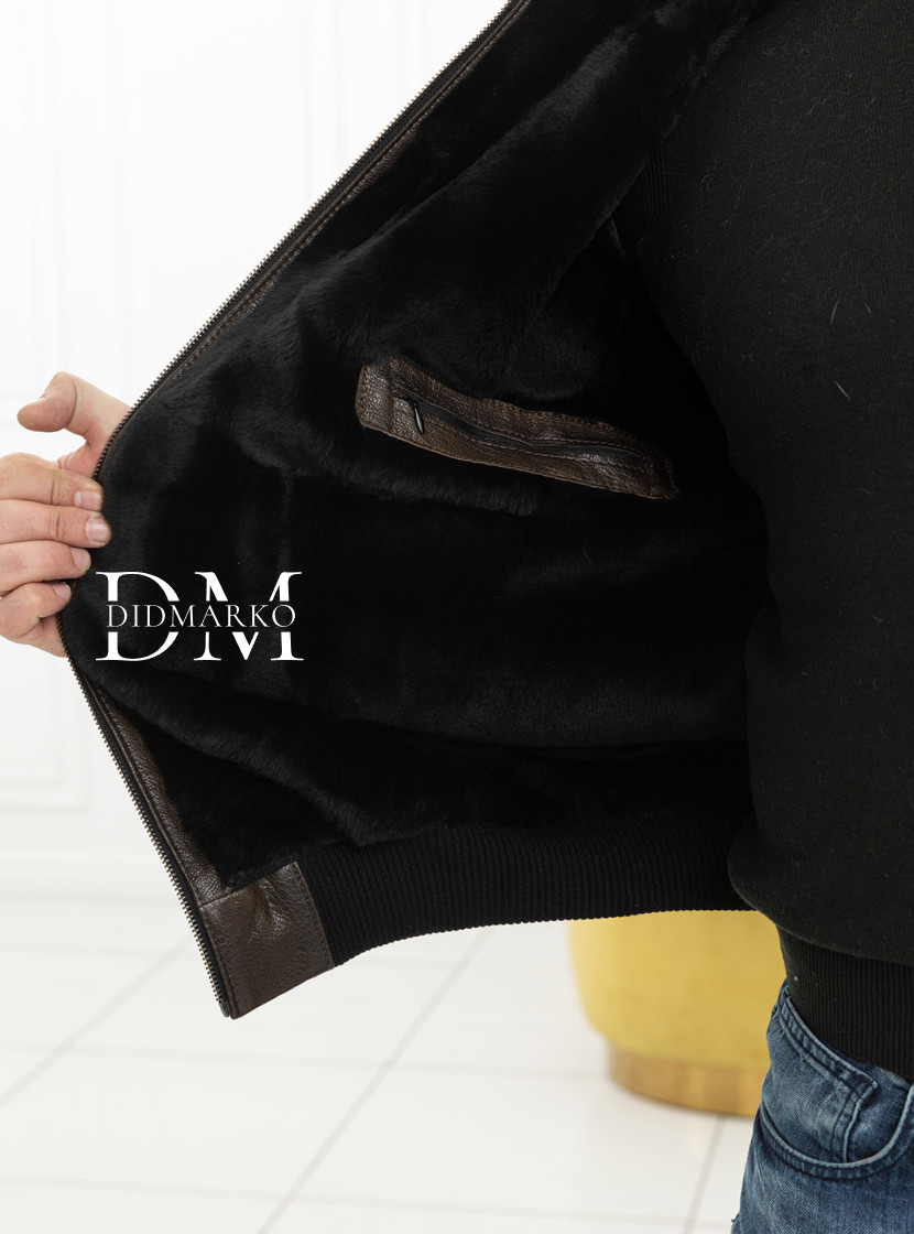 Мужской бомбер оливкового цвета