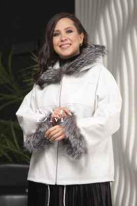 Купить Белая кожаная  куртка с капюшоном в Санкт-Петербурге
