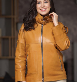 Демисезонная кожаная куртка рыжего цвета