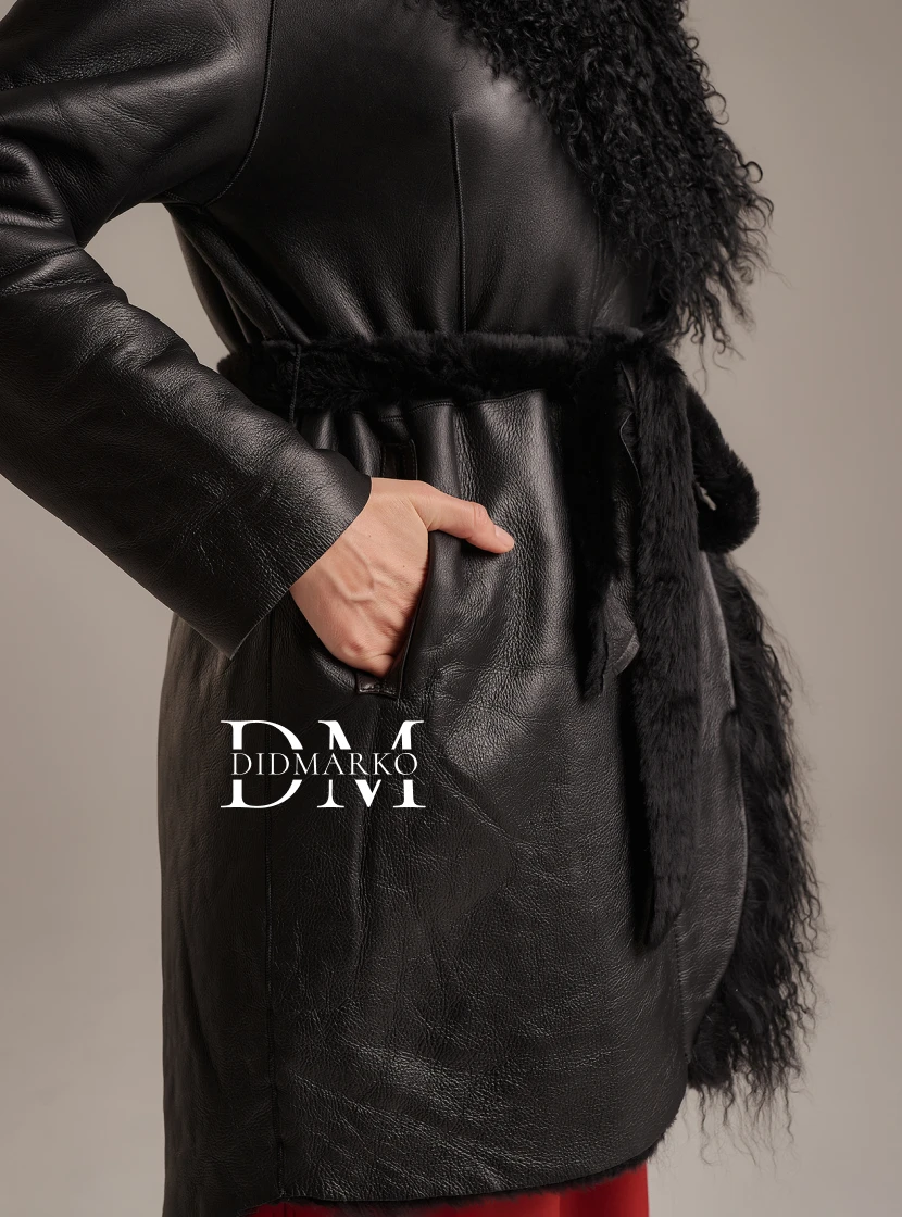 Черная дубленка с мехом ламы DM