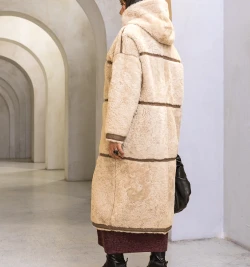Бежевая дубленка женская